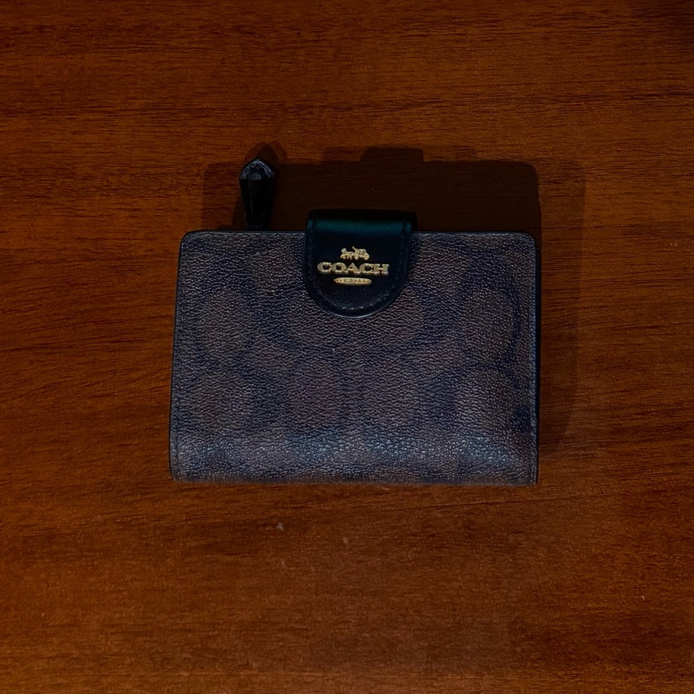 Medium Corner Zip Wallet In Signature Canvas
